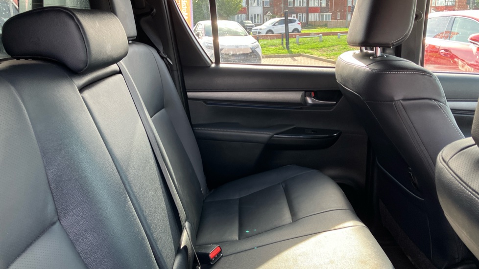 Toyota Hilux Diesel Invincible X D/Cab Pick Up 2.8 D 48V Auto - Image 8