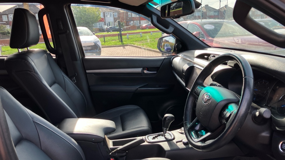 Toyota Hilux Diesel Invincible X D/Cab Pick Up 2.8 D 48V Auto - Image 12
