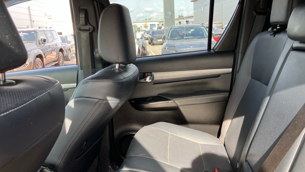 Toyota Hilux Diesel Invincible X D/Cab Pick Up 2.8 D 48V Auto - Image 15