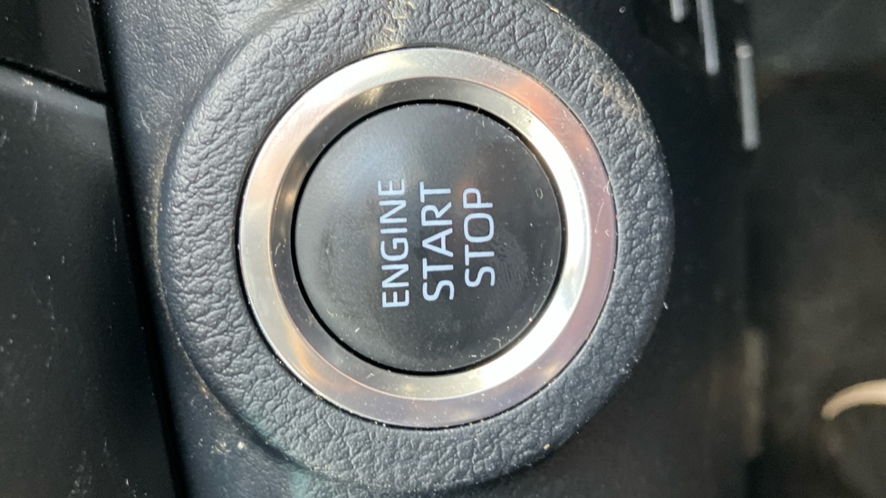 Toyota Hilux Diesel Invincible X D/Cab Pick Up 2.8 D 48V Auto - Image 16