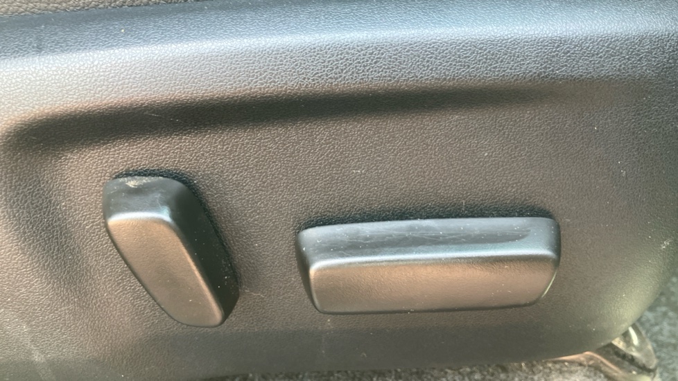 Toyota Hilux Diesel Invincible X D/Cab Pick Up 2.8 D 48V Auto - Image 29