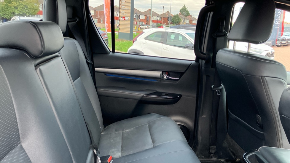 Toyota Hilux Diesel Invincible X D/Cab Pick Up 2.8 D 48V Auto - Image 8