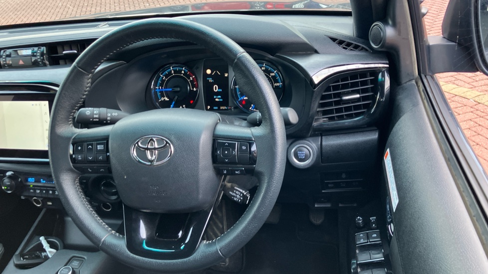 Toyota Hilux Diesel Invincible X D/Cab Pick Up 2.8 D 48V Auto - Image 10