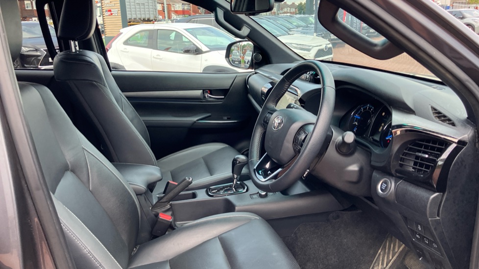 Toyota Hilux Diesel Invincible X D/Cab Pick Up 2.8 D 48V Auto - Image 12