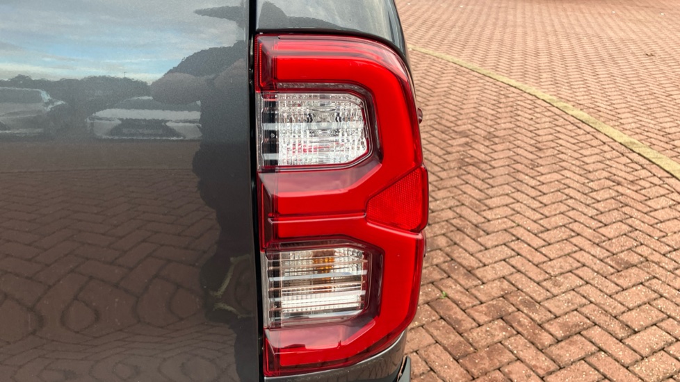Toyota Hilux Diesel Invincible X D/Cab Pick Up 2.8 D 48V Auto - Image 21