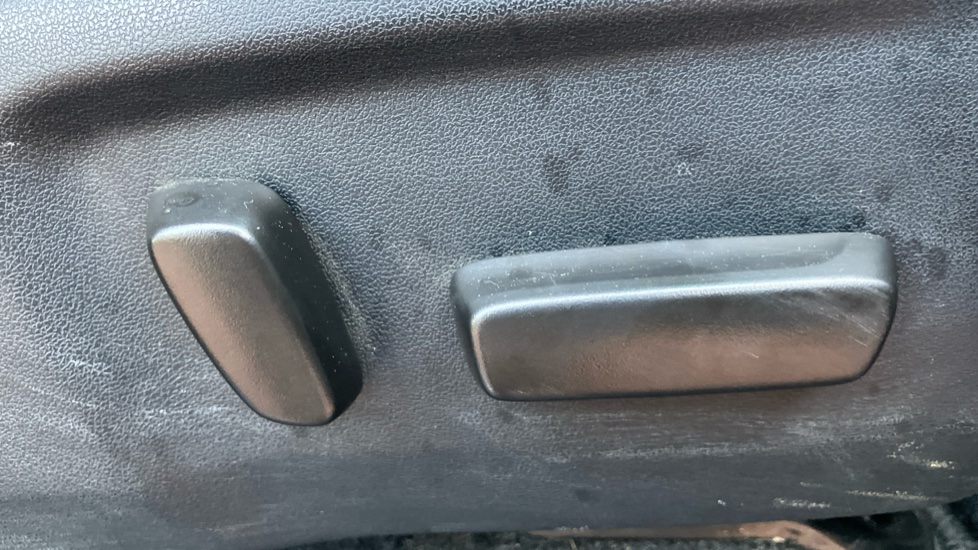 Toyota Hilux Diesel Invincible X D/Cab Pick Up 2.8 D 48V Auto - Image 29