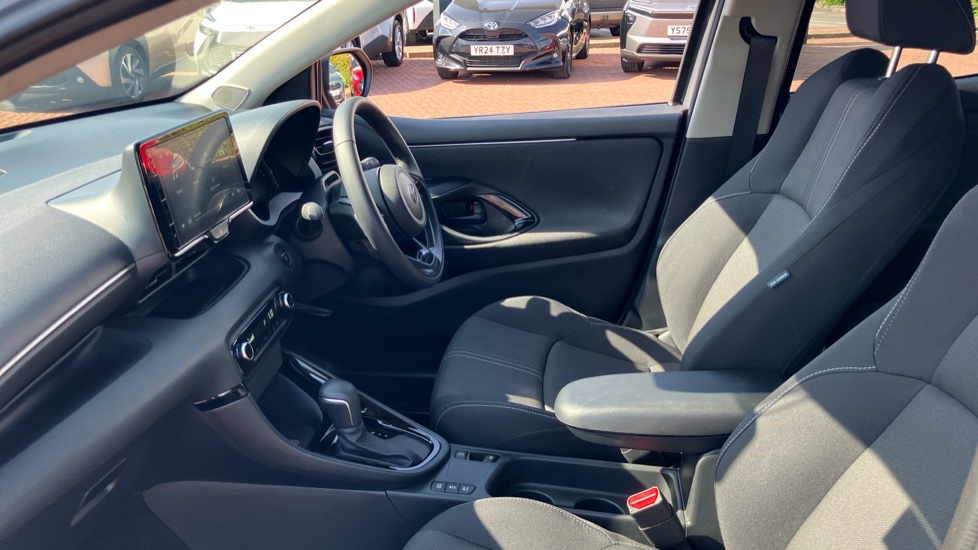 Toyota Yaris 1.5 Hybrid Design 5dr CVT Hybrid Hatchback - Image 5