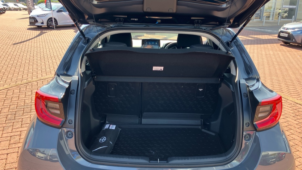 Toyota Yaris 1.5 Hybrid Design 5dr CVT Hybrid Hatchback - Image 13