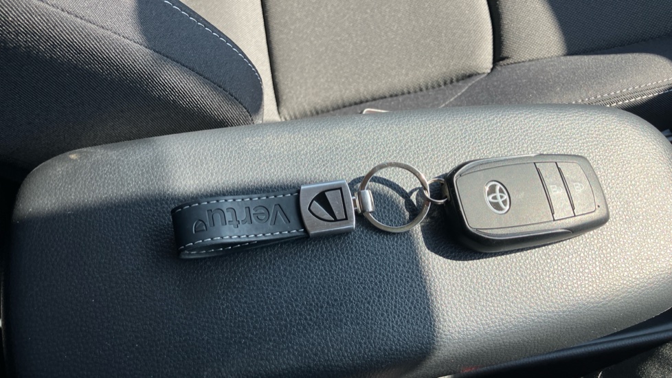 Toyota Yaris 1.5 Hybrid Design 5dr CVT Hybrid Hatchback - Image 28