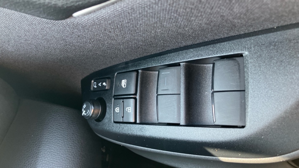 Toyota Yaris 1.5 Hybrid Design 5dr CVT Hybrid Hatchback - Image 30