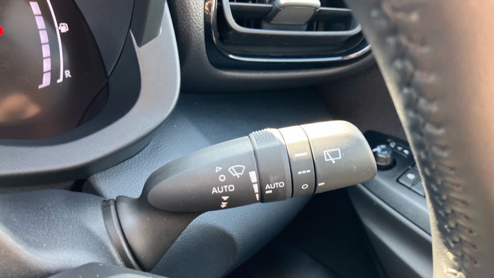 Toyota Yaris 1.5 Hybrid Design 5dr CVT Hybrid Hatchback - Image 32