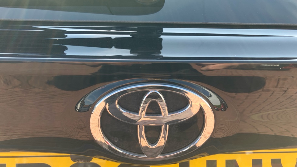 Toyota Yaris 1.5 Hybrid Design 5dr CVT Hybrid Hatchback - Image 53