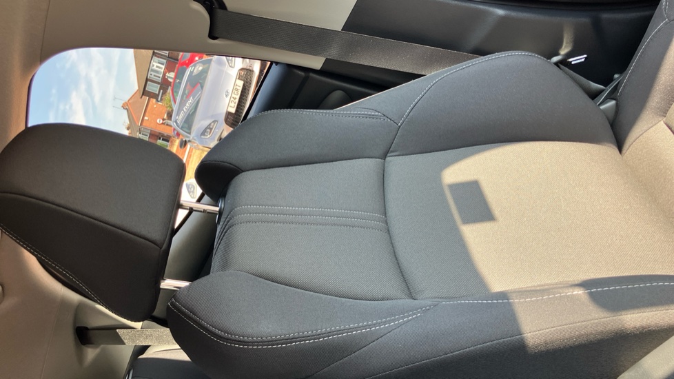 Toyota Yaris 1.5 Hybrid Design 5dr CVT Hybrid Hatchback - Image 58
