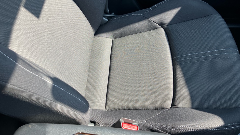 Toyota Yaris 1.5 Hybrid Design 5dr CVT Hybrid Hatchback - Image 59