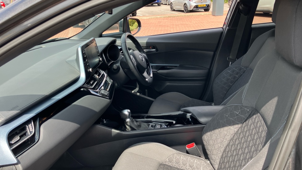 Toyota C-HR 1.8 Hybrid Design 5dr CVT Hybrid Hatchback - Image 5