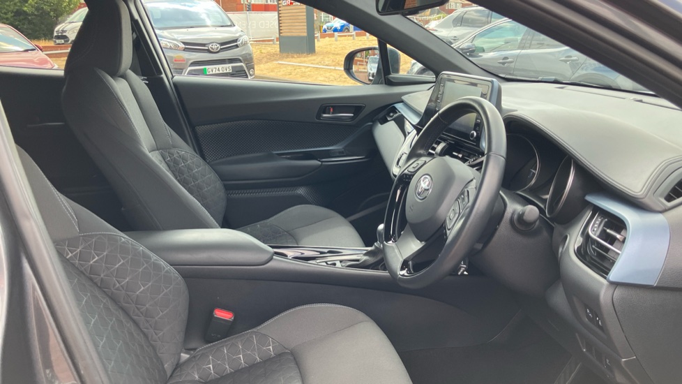Toyota C-HR 1.8 Hybrid Design 5dr CVT Hybrid Hatchback - Image 12