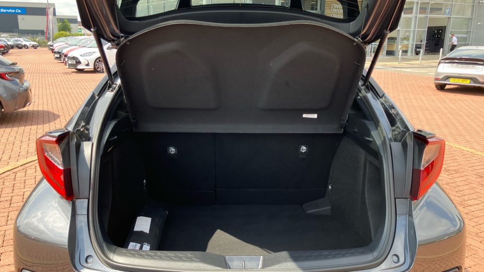 Toyota C-HR 1.8 Hybrid Design 5dr CVT Hybrid Hatchback - Image 13