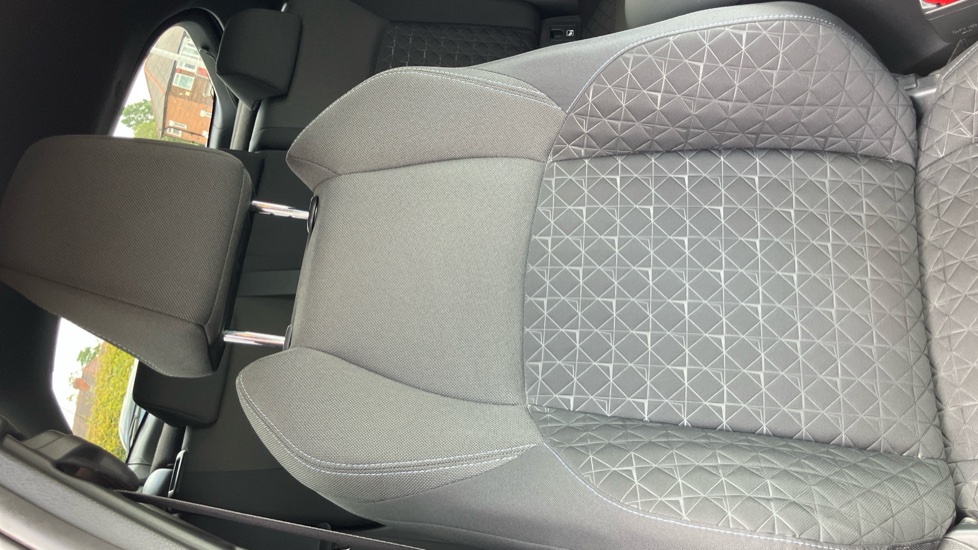 Toyota C-HR 1.8 Hybrid Design 5dr CVT Hybrid Hatchback - Image 14