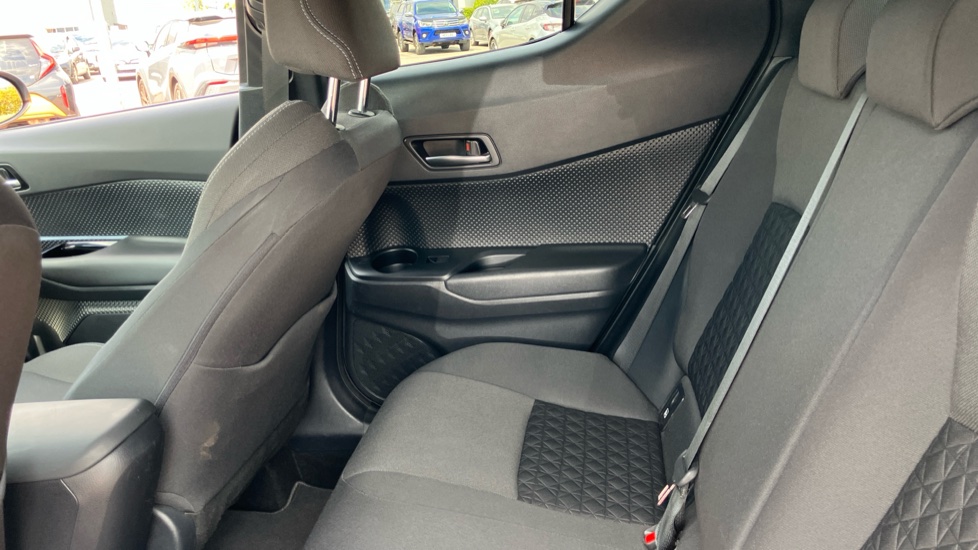 Toyota C-HR 1.8 Hybrid Design 5dr CVT Hybrid Hatchback - Image 15