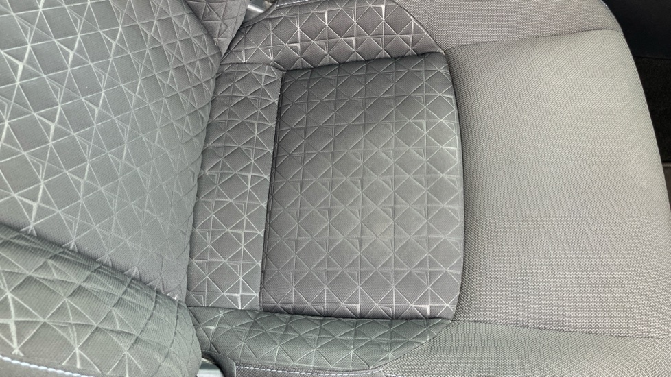 Toyota C-HR 1.8 Hybrid Design 5dr CVT Hybrid Hatchback - Image 17