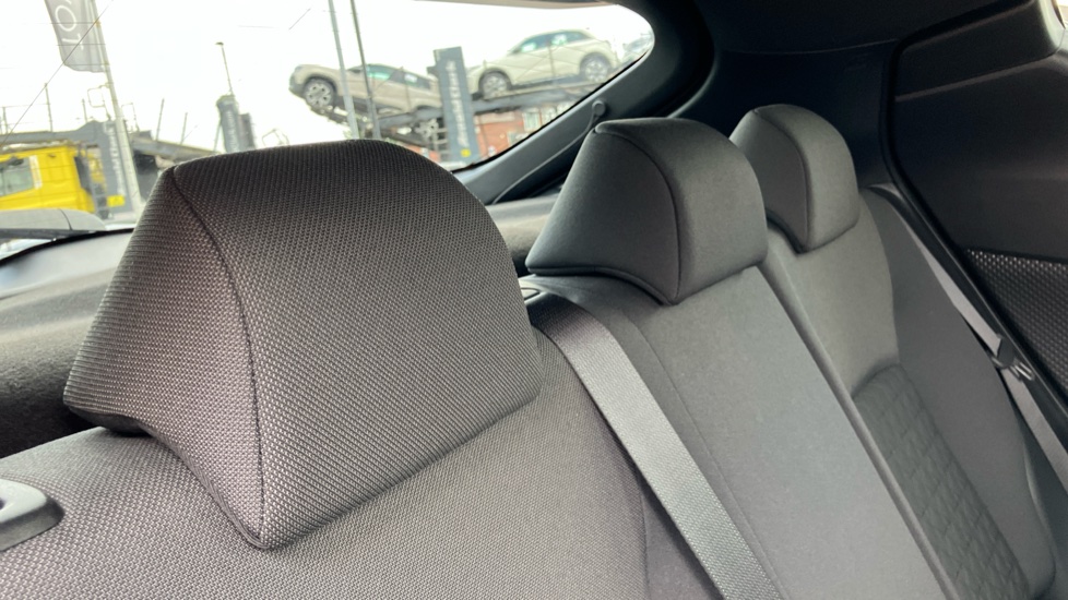 Toyota C-HR 1.8 Hybrid Design 5dr CVT Hybrid Hatchback - Image 18