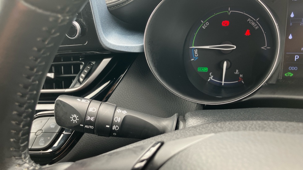 Toyota C-HR 1.8 Hybrid Design 5dr CVT Hybrid Hatchback - Image 31