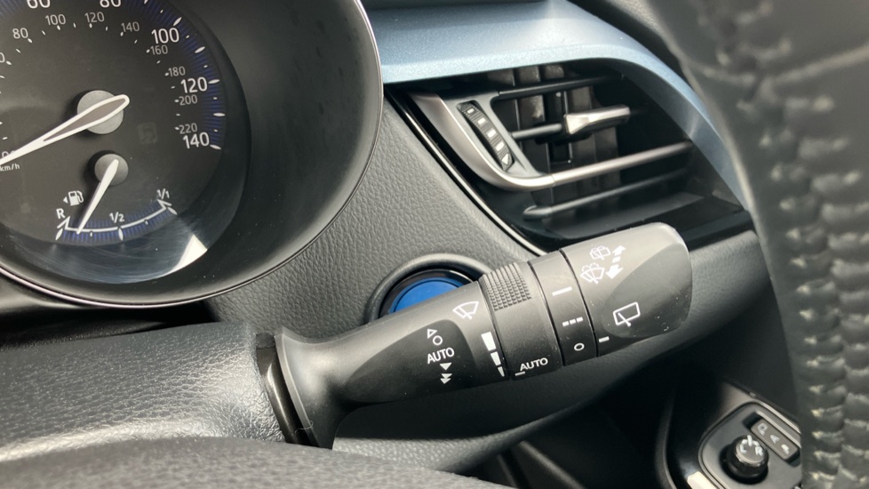 Toyota C-HR 1.8 Hybrid Design 5dr CVT Hybrid Hatchback - Image 32