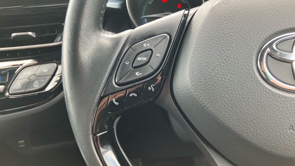 Toyota C-HR 1.8 Hybrid Design 5dr CVT Hybrid Hatchback - Image 35
