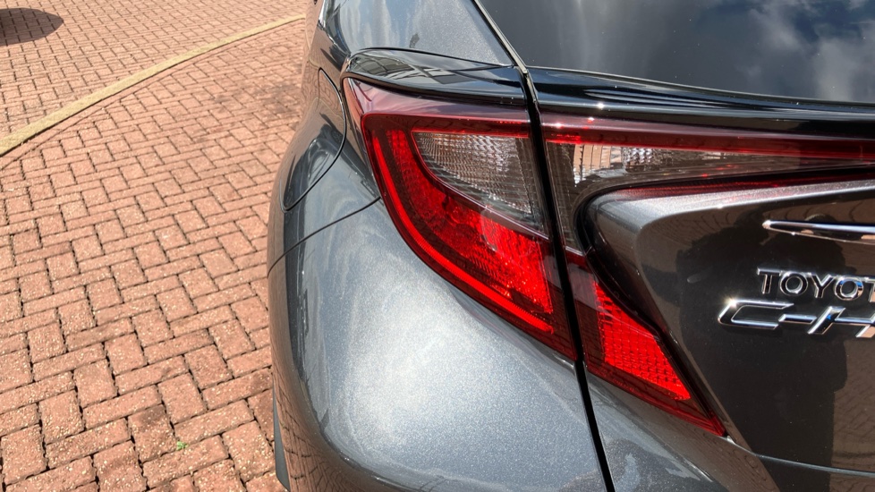 Toyota C-HR 1.8 Hybrid Design 5dr CVT Hybrid Hatchback - Image 37