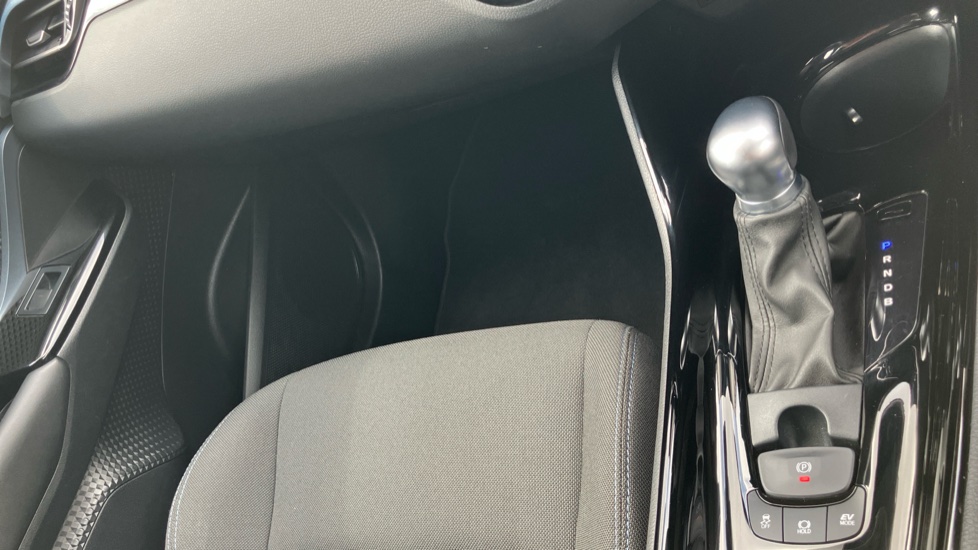 Toyota C-HR 1.8 Hybrid Design 5dr CVT Hybrid Hatchback - Image 57