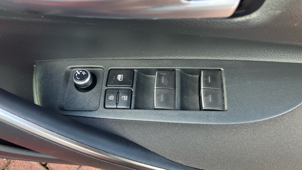 Toyota Corolla 1.8 VVT-i Hybrid Icon Tech 5dr CVT Hybrid Hatchback - Image 39