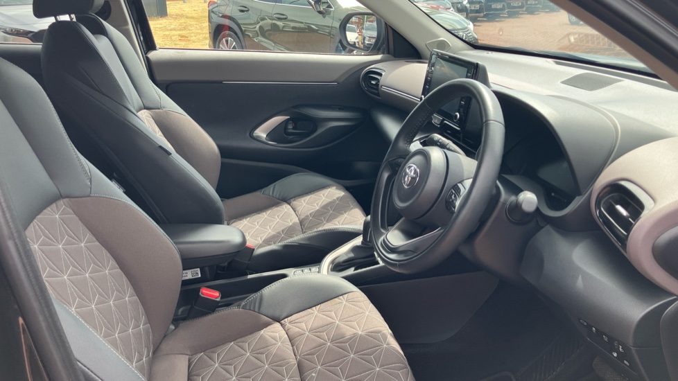 Toyota Yaris Cross 1.5 Hybrid Excel 5dr CVT Hybrid Estate - Image 12