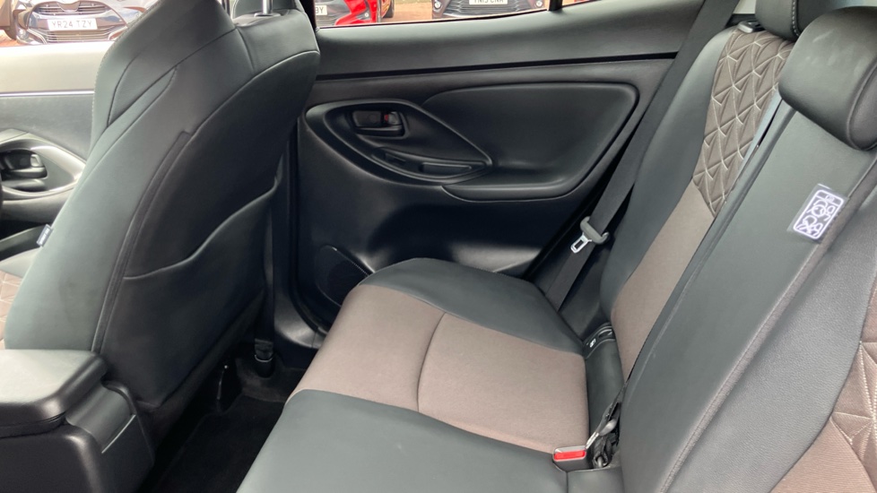 Toyota Yaris Cross 1.5 Hybrid Excel 5dr CVT Hybrid Estate - Image 15