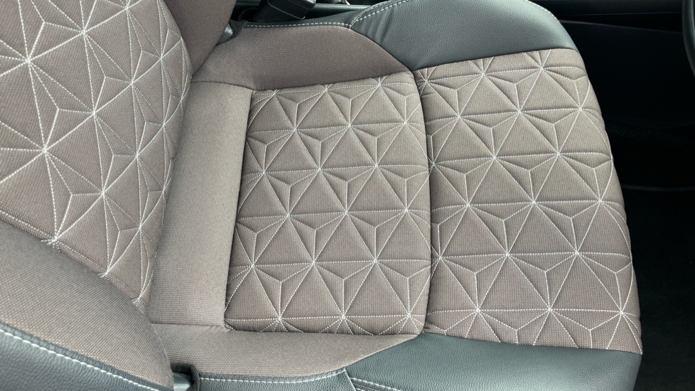 Toyota Yaris Cross 1.5 Hybrid Excel 5dr CVT Hybrid Estate - Image 17
