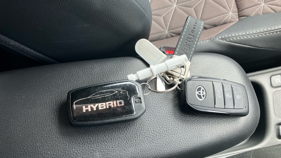Toyota Yaris Cross 1.5 Hybrid Excel 5dr CVT Hybrid Estate - Image 28