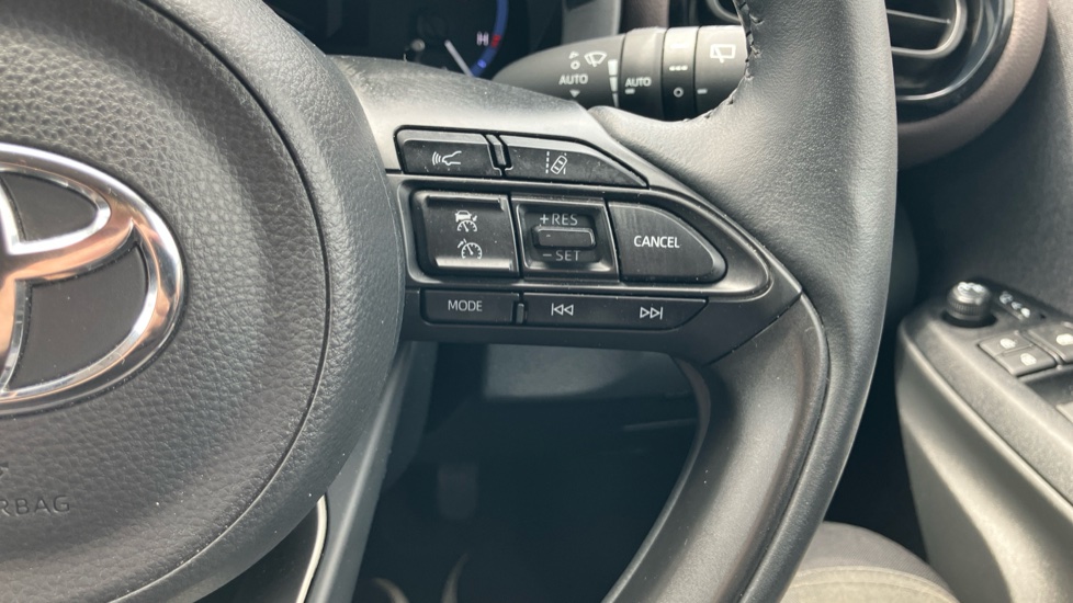 Toyota Yaris Cross 1.5 Hybrid Excel 5dr CVT Hybrid Estate - Image 29