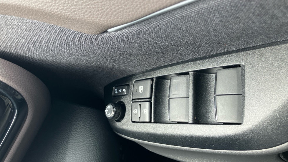 Toyota Yaris Cross 1.5 Hybrid Excel 5dr CVT Hybrid Estate - Image 30