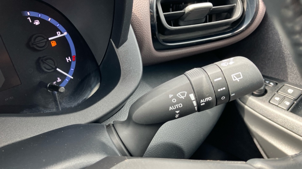 Toyota Yaris Cross 1.5 Hybrid Excel 5dr CVT Hybrid Estate - Image 32