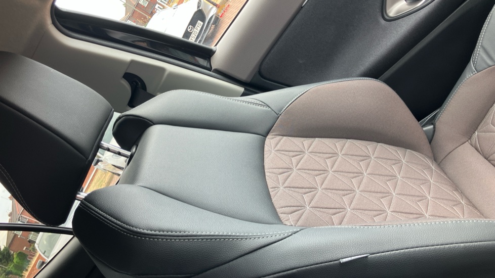 Toyota Yaris Cross 1.5 Hybrid Excel 5dr CVT Hybrid Estate - Image 58