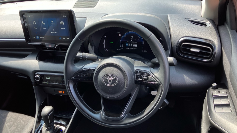 Toyota Yaris 1.5 Hybrid Design 5dr CVT Hybrid Hatchback - Image 7