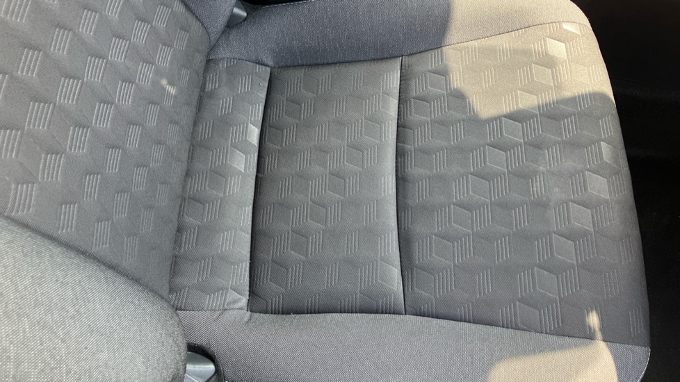 Toyota Yaris 1.5 Hybrid Design 5dr CVT Hybrid Hatchback - Image 17