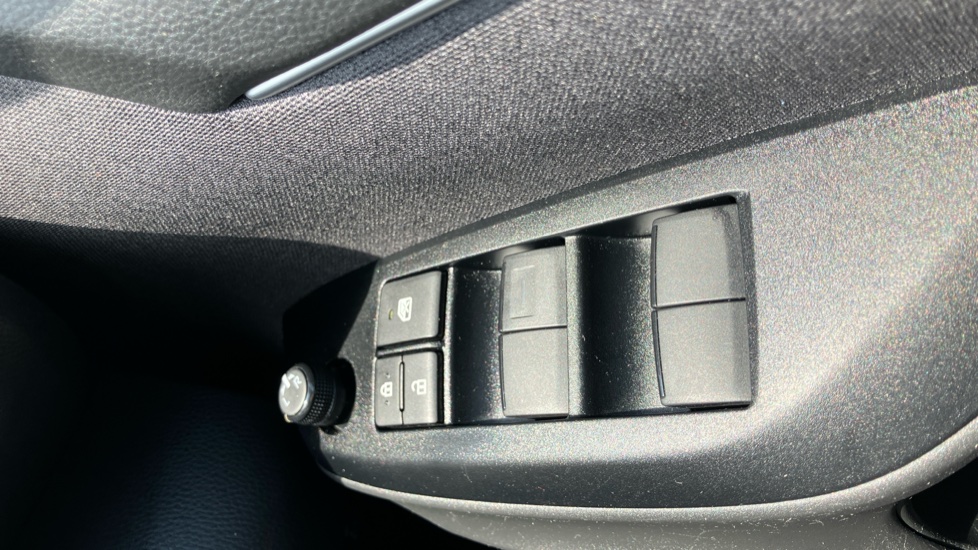 Toyota Yaris 1.5 Hybrid Design 5dr CVT Hybrid Hatchback - Image 30