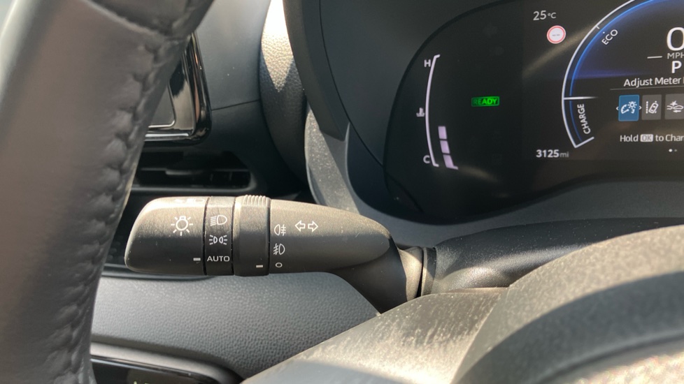 Toyota Yaris 1.5 Hybrid Design 5dr CVT Hybrid Hatchback - Image 31