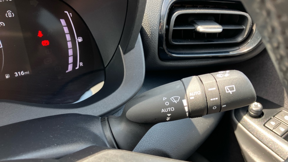 Toyota Yaris 1.5 Hybrid Design 5dr CVT Hybrid Hatchback - Image 32