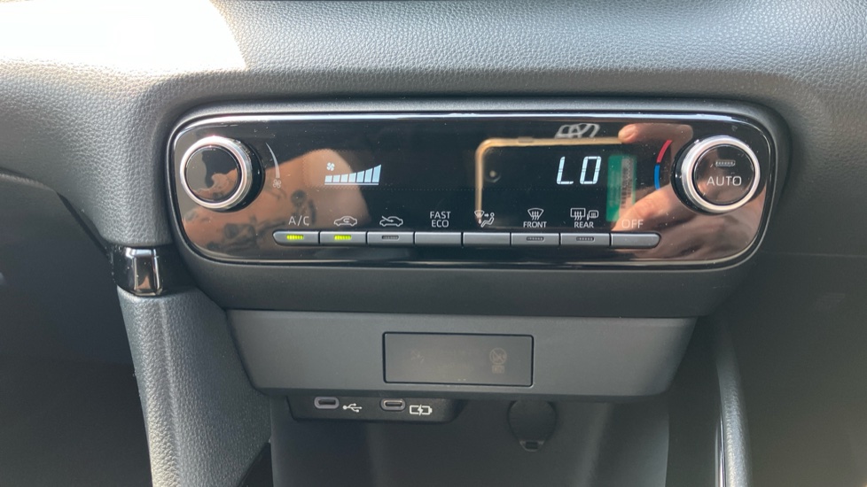 Toyota Yaris 1.5 Hybrid Design 5dr CVT Hybrid Hatchback - Image 33
