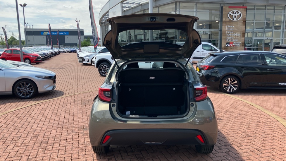 Toyota Yaris 1.5 Hybrid Design 5dr CVT Hybrid Hatchback - Image 47