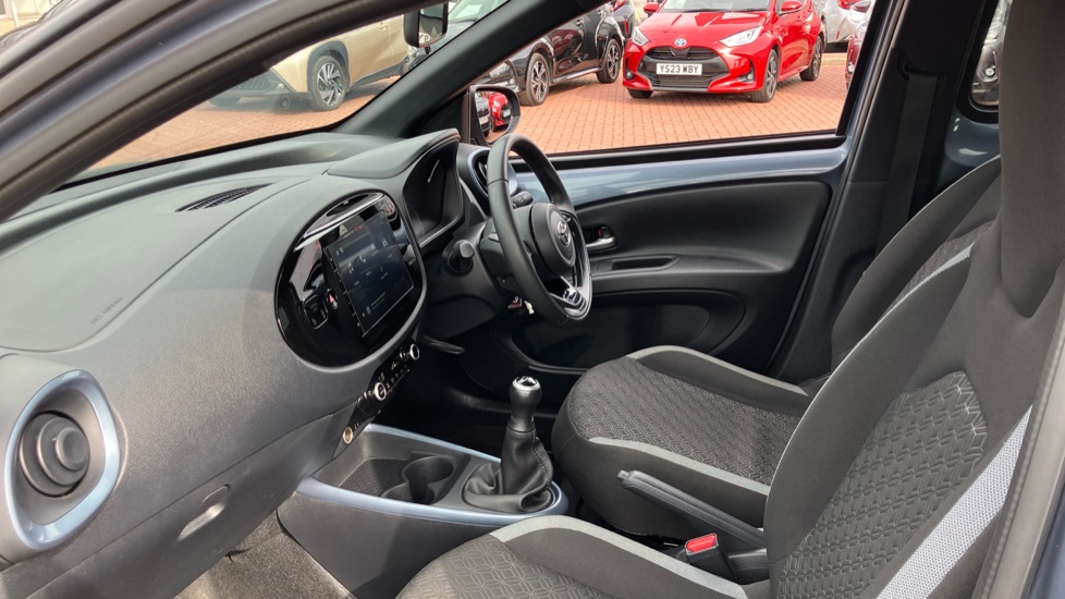 Toyota Aygo X 1.0 VVT-i Edge 5dr Petrol Hatchback - Image 5