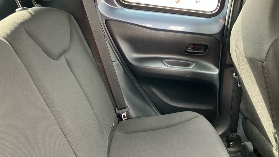 Toyota Aygo X 1.0 VVT-i Edge 5dr Petrol Hatchback - Image 8