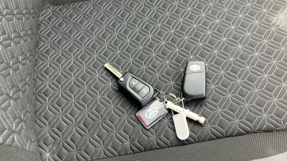 Toyota Aygo X 1.0 VVT-i Edge 5dr Petrol Hatchback - Image 28