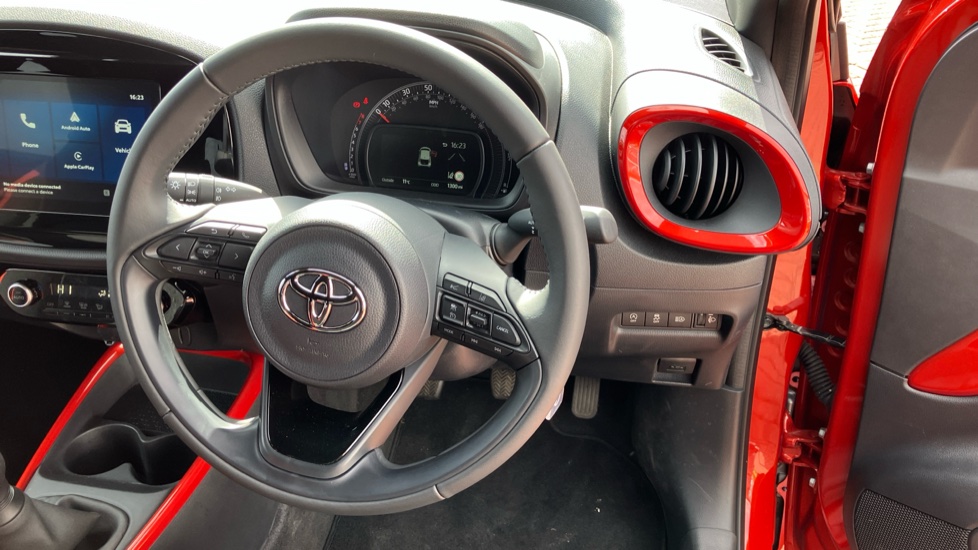 Toyota Aygo X 1.0 VVT-i Edge 5dr Petrol Hatchback - Image 10